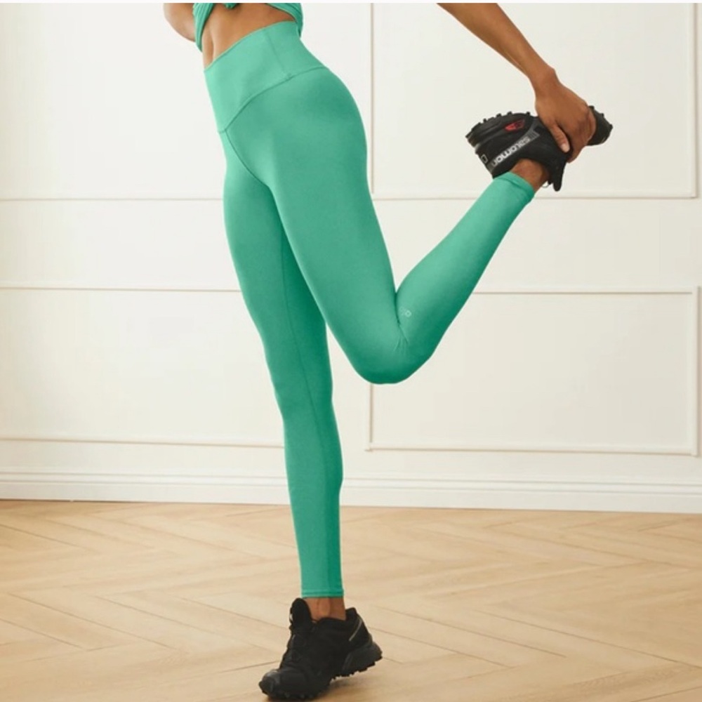 alo 7/8 high waist airlift leggings XS
ALO Yoga green-lettuce